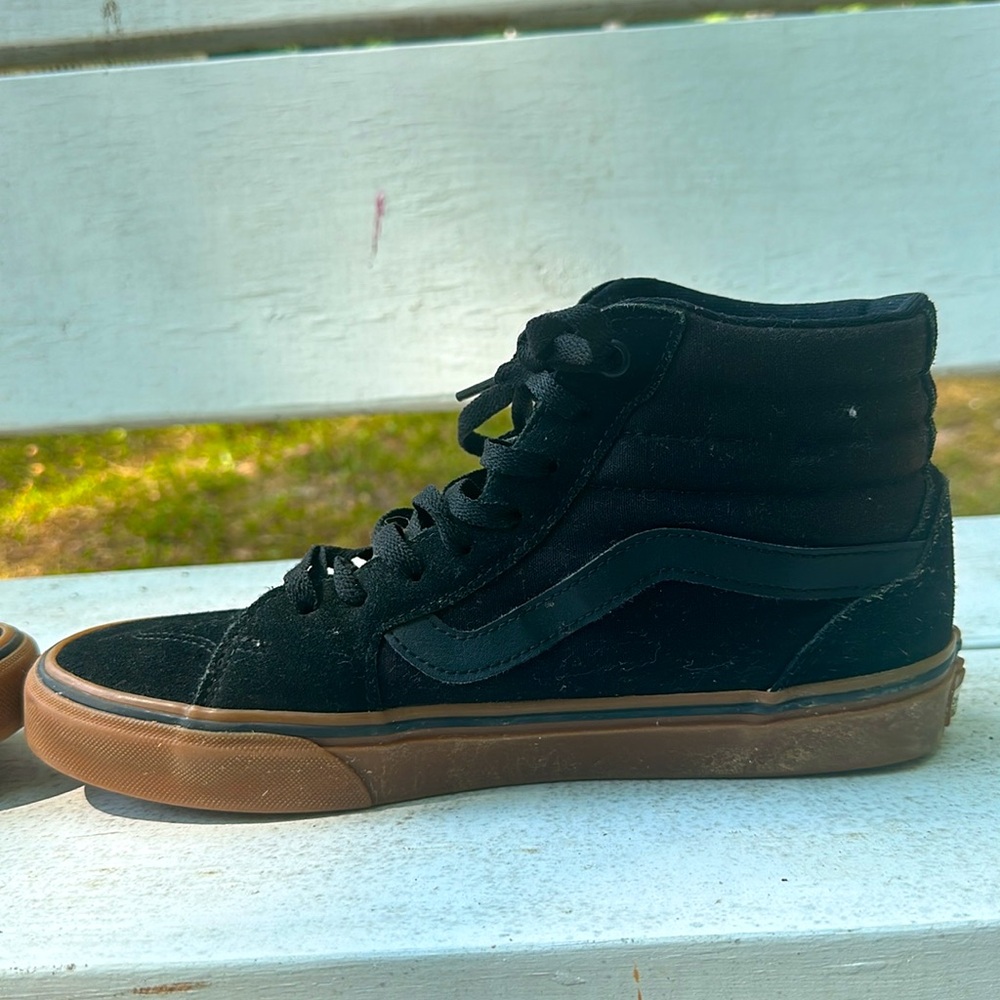 Vans Black/Gum Suede Men’s High Tops | Used (7.5)